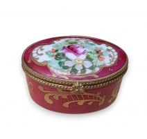 Boite ovale en porcelaine rose de Limoges