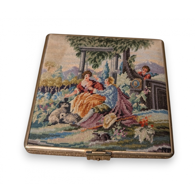 Boite à poudre en laiton tapisserie petit-point