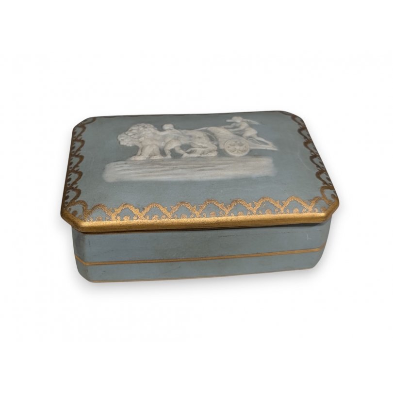 Boite rectangulaire bleue en porcelaine de Limoges