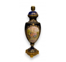 Grande lampe en porcelaine de Sèvres