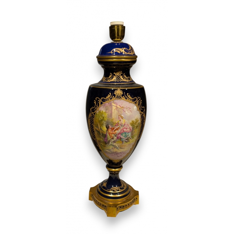 Grande lampe en porcelaine de Sèvres
