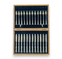 Coffret de 12 fourchettes et couteaux à dessert