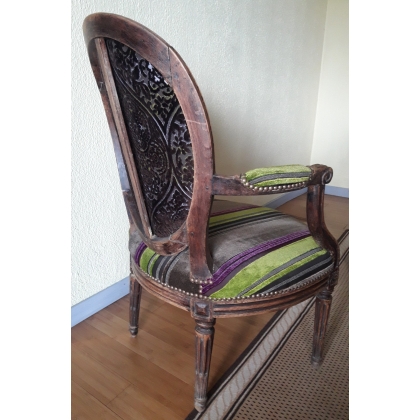 Paire de fauteuils Louis XVI à médaillon