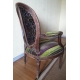 Paire de fauteuils Louis XVI à médaillon