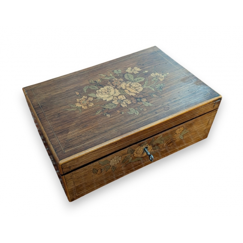 Coffret à bijoux marqueté avec boite à musique