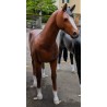 Cheval brun en résine