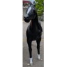 Cheval noir en résine avec crinière et queue