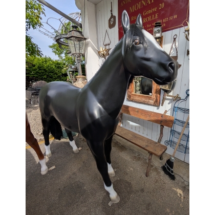 Cheval noir en résine avec crinière et queue