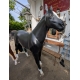 Cheval noir en résine avec crinière et queue