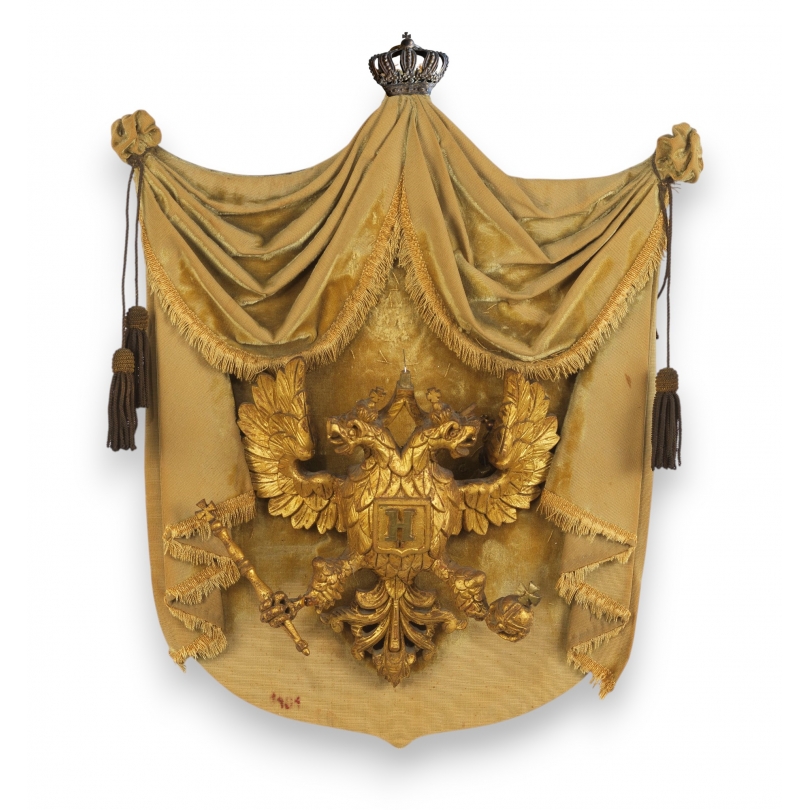 Aigle bicéphale en bois sculpté et doré