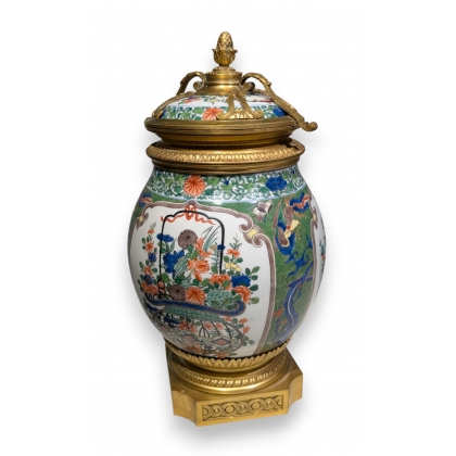 Vase couvert en porcelaine de Samson