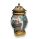 Vase couvert en porcelaine de Samson