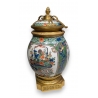 Vase couvert en porcelaine de Samson