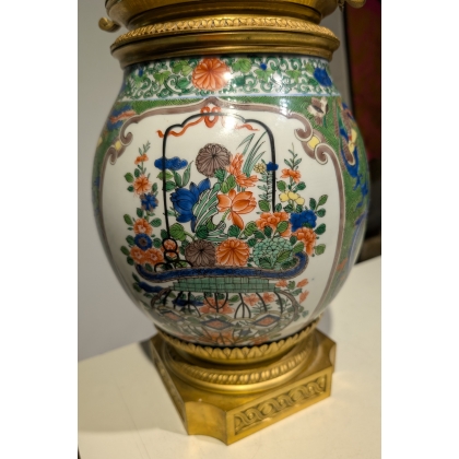 Vase couvert en porcelaine de Samson