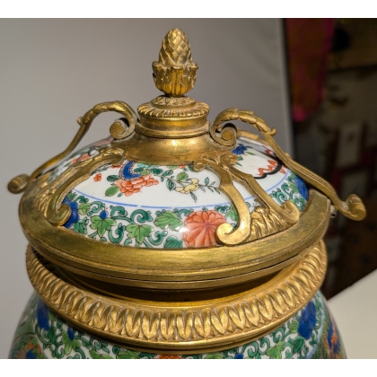 Vase couvert en porcelaine de Samson