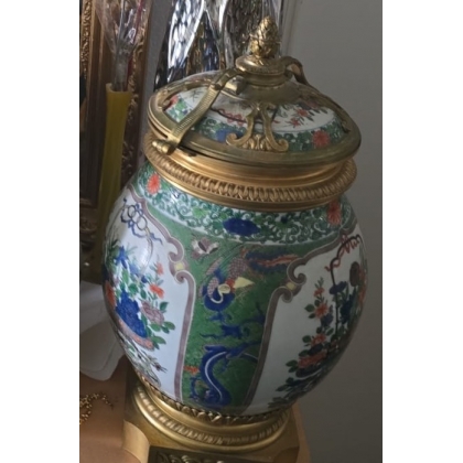 Vase couvert en porcelaine de Samson