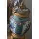 Vase couvert en porcelaine de Samson