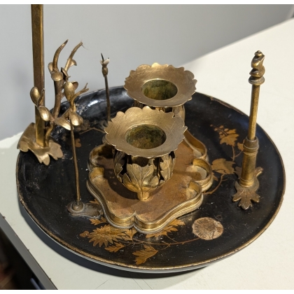 Lampe en bois laqué doré et bronze