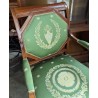 Fauteuil Directoire soie verte à médaillon