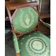 Fauteuil Directoire soie verte à médaillon