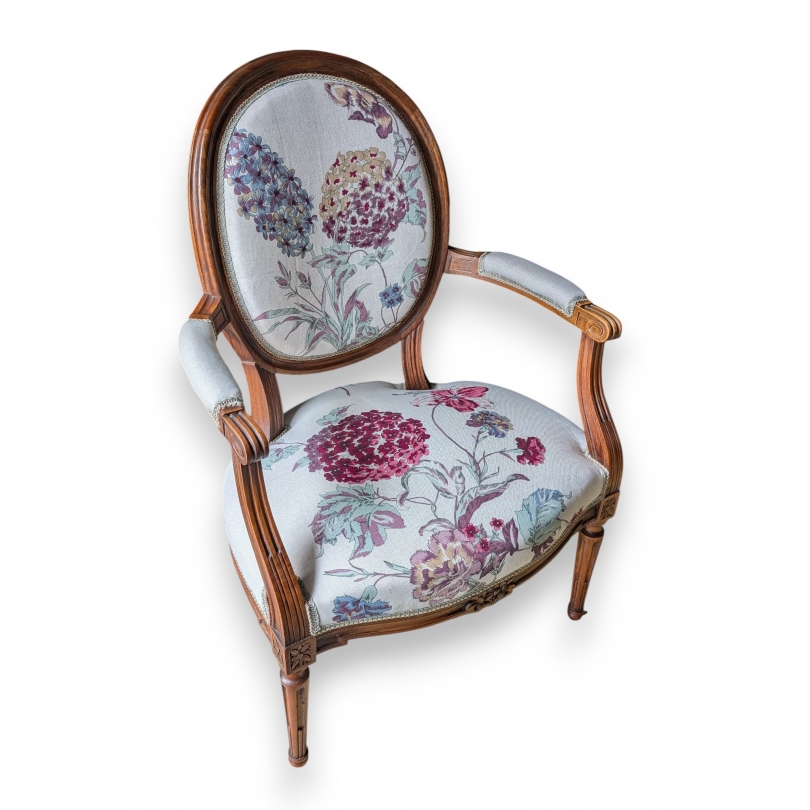 Fauteuil Louis XVI à médaillon