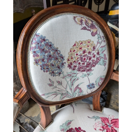 Fauteuil Louis XVI à médaillon