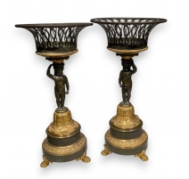 Paire de jardinières de table en bronze aux Puttos
