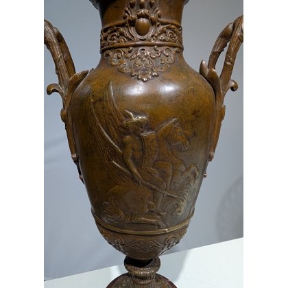 Vase à anses detachées à décor de chevaux ailés