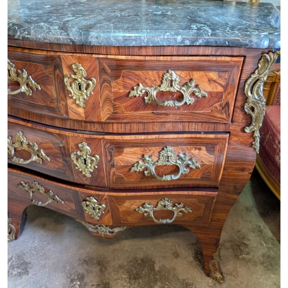 Commode Louis XV en bois de rose