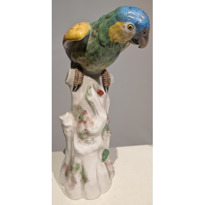 Paire de perroquets en porcelaine