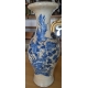 Paire de vases en faïence chinoise bleu blanc