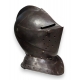 Casque fermé en fer forgé