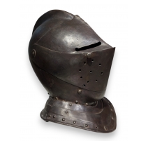 Casque fermé en fer forgé