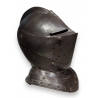 Casque fermé en fer forgé