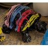 Tortue en résine noire, coulures de couleur