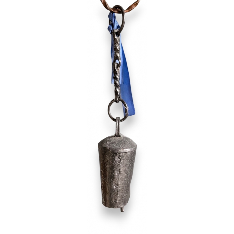 Petite cloche en tôle