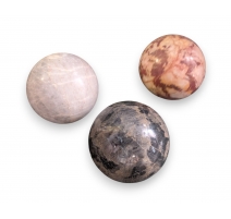 Suite de 3 boules en marbre
