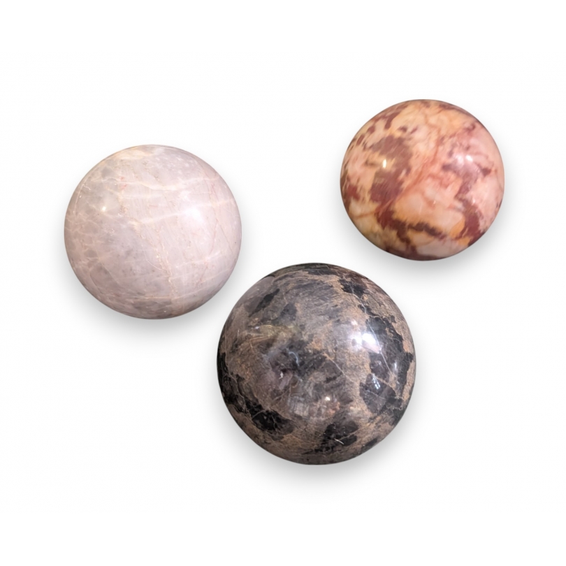Suite de 3 boules en marbre