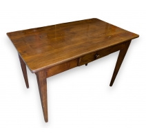 Table rectangulaire avec un tiroir