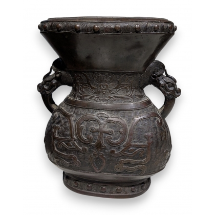 Vase en bronze à anses dragon