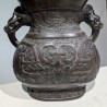 Vase en bronze à anses dragon