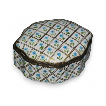 Earthenware box with blueberry decoration by  Moinat SA  - Antiques and home décor