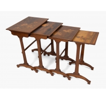 Suite de tables gigognes signées GALLÉ