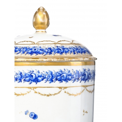 Sucrier en porcelaine de Nyon, période Dortu