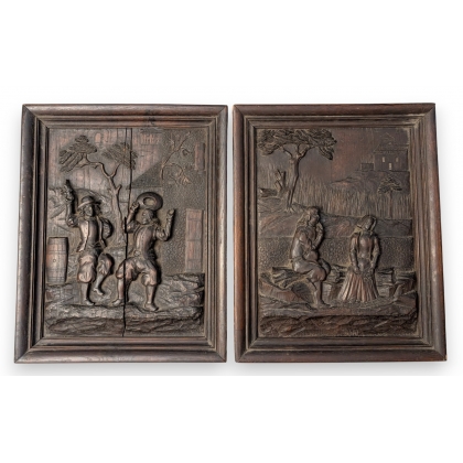 Paire de panneaux en bois sculpté