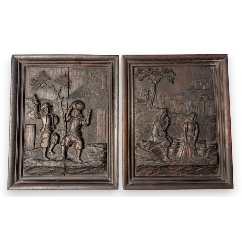 Paire de panneaux en bois sculpté
