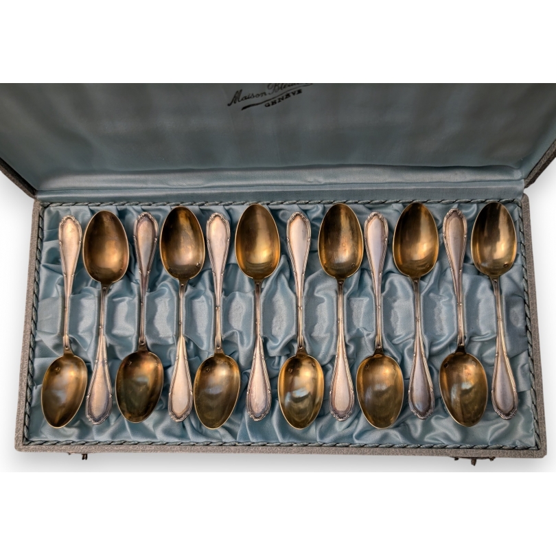 Lot de 12 cuillères en argent par RAVINET et cie