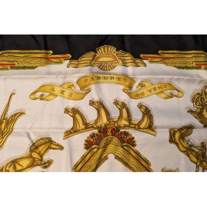 Carré HERMES \"Les parures du vent\"