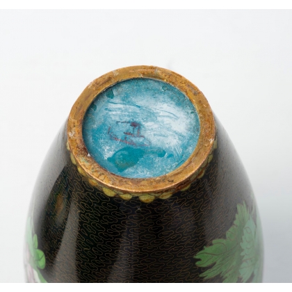Vase en émail cloisonné Fleurs, fond noir