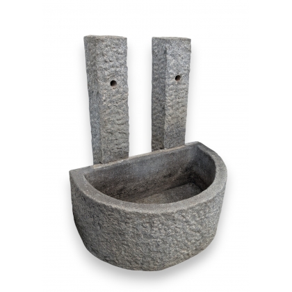 Fontaine demi-lune en granite avec double chêvre